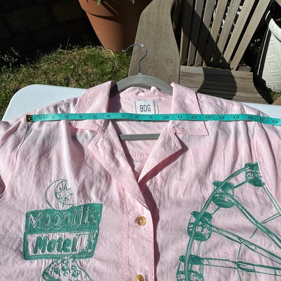 BDG Nash Embroidered Souvenir Short Sleeve Button-Down Shirt - Picture 3 of 6